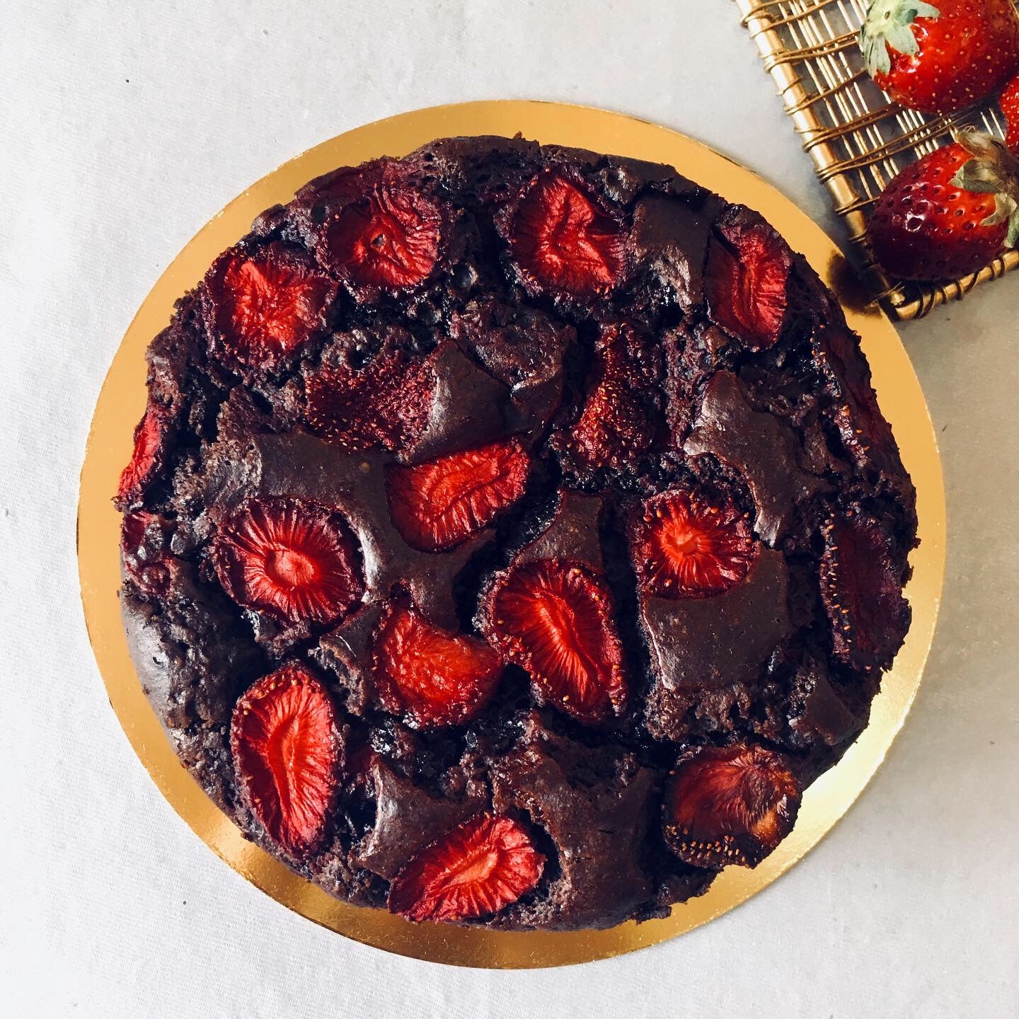 STRAWBERRY CHOCOLATE SPONGE