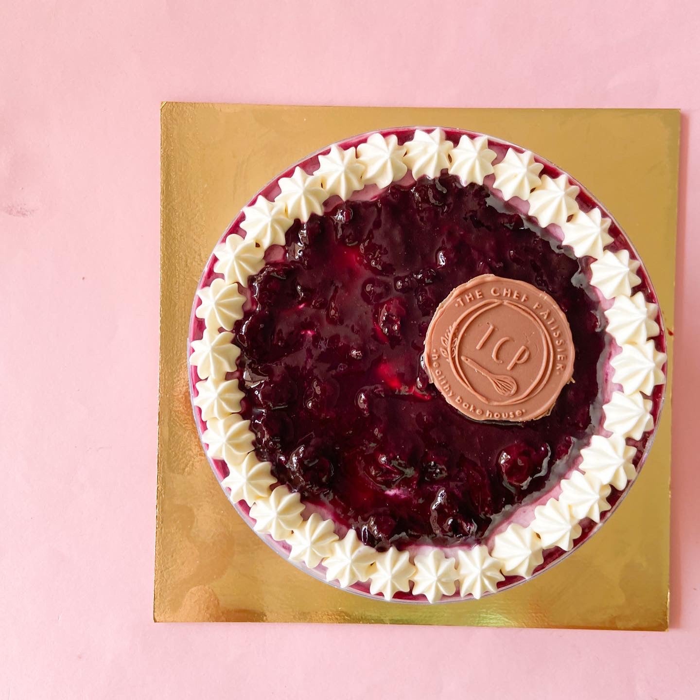 BLUEBERRY CHEESECREAM CAKE