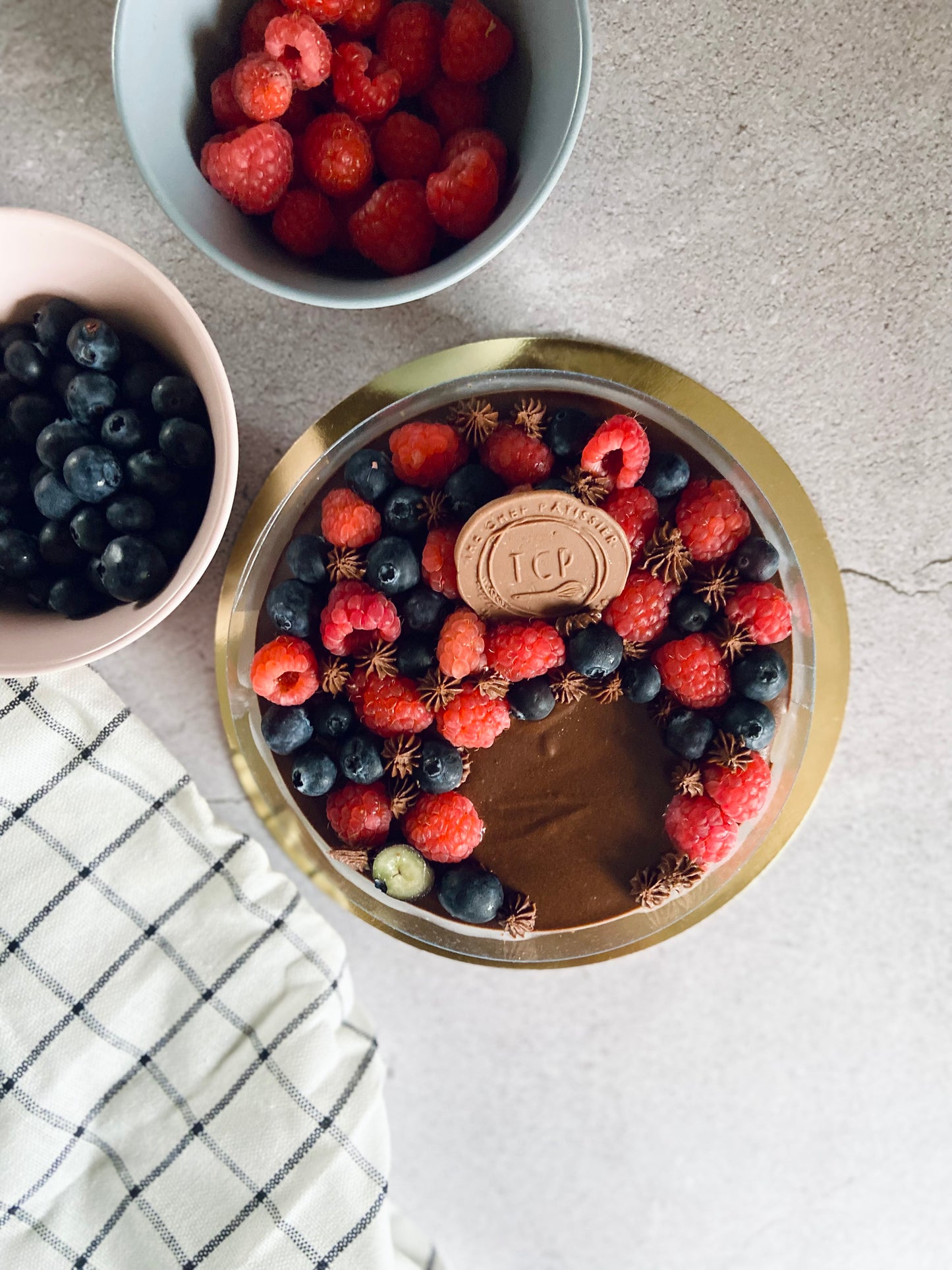 CHOCOLATE BERRY CAKE