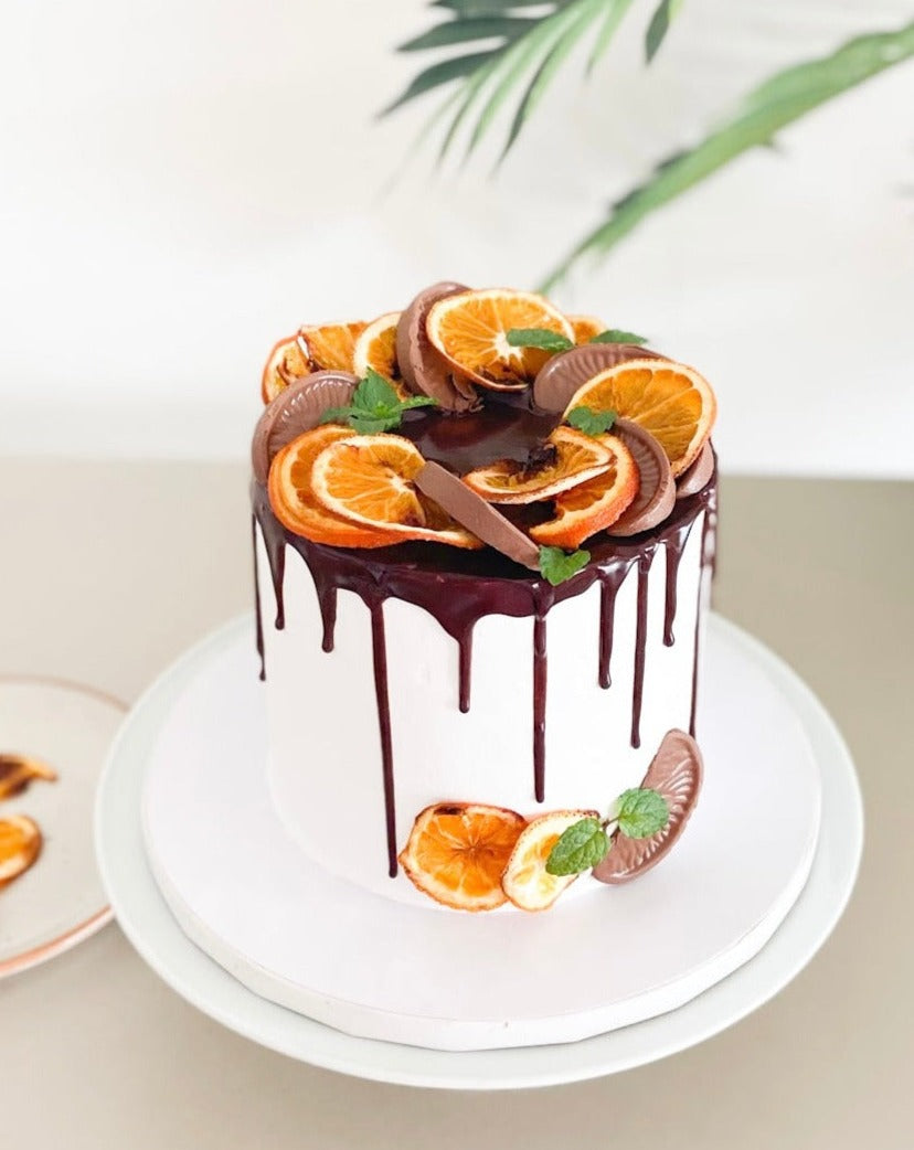 MINIMALISTIC BIRTHDAY CAKES
