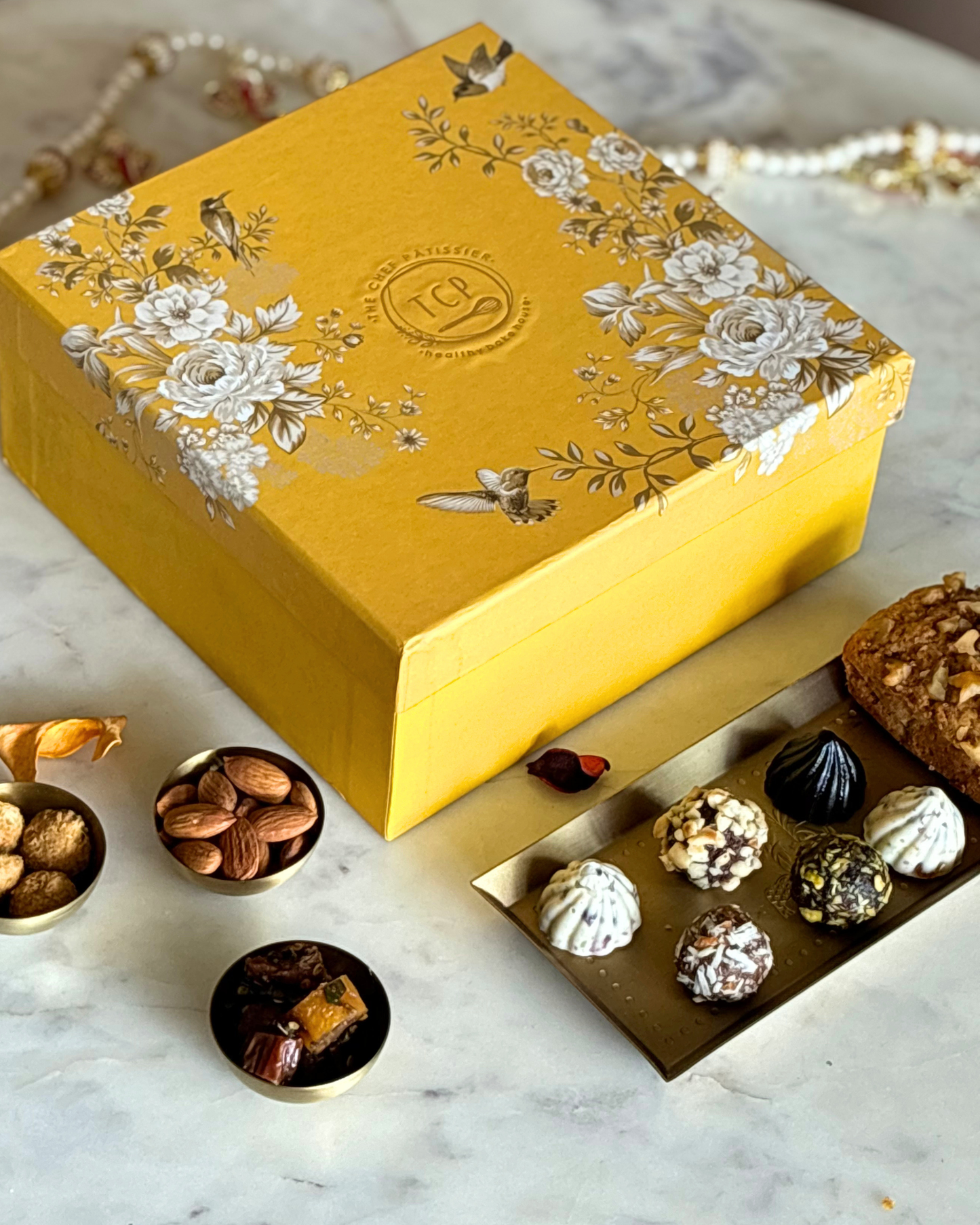 VARDAN BOX HAMPER