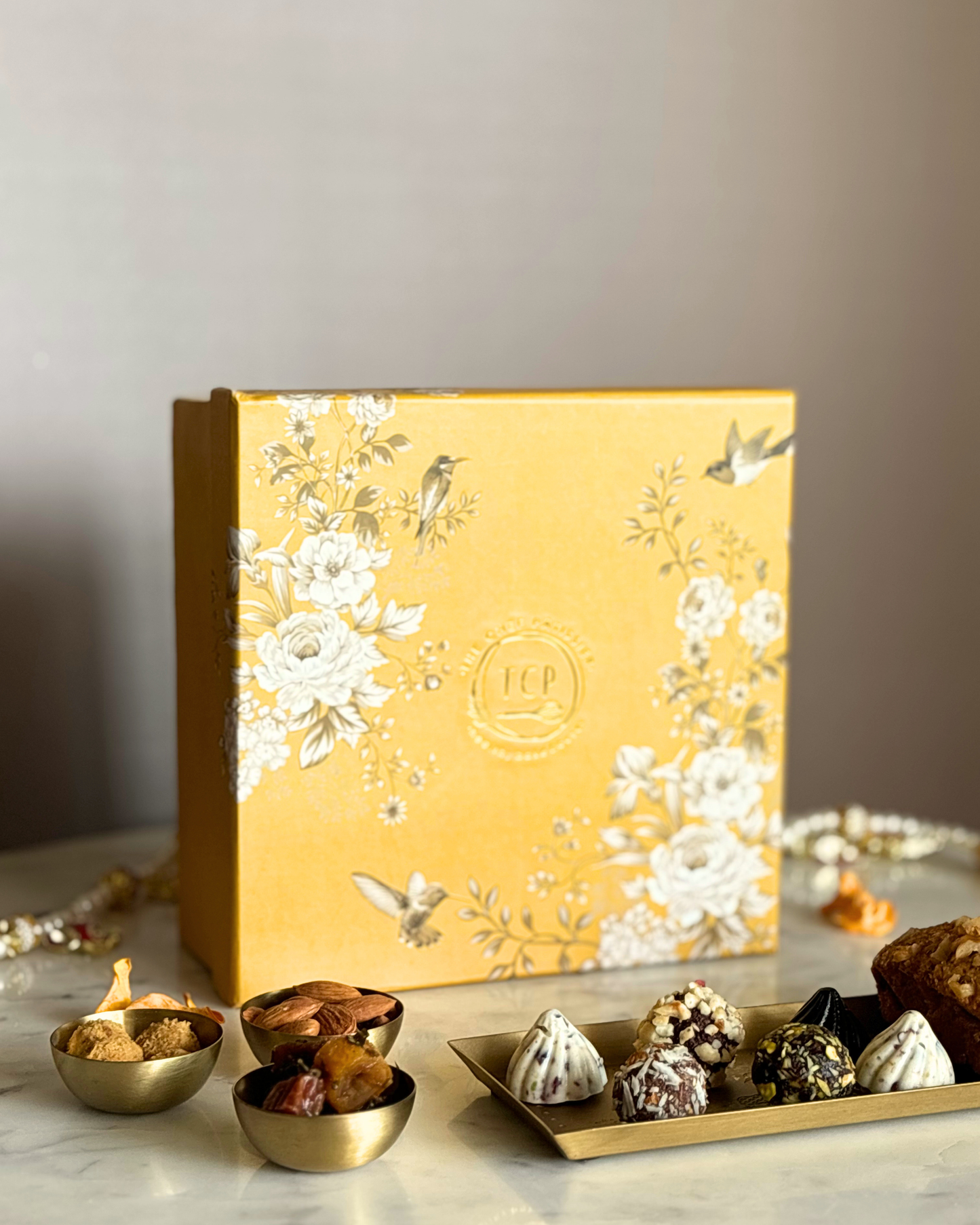 VARDAN BOX HAMPER