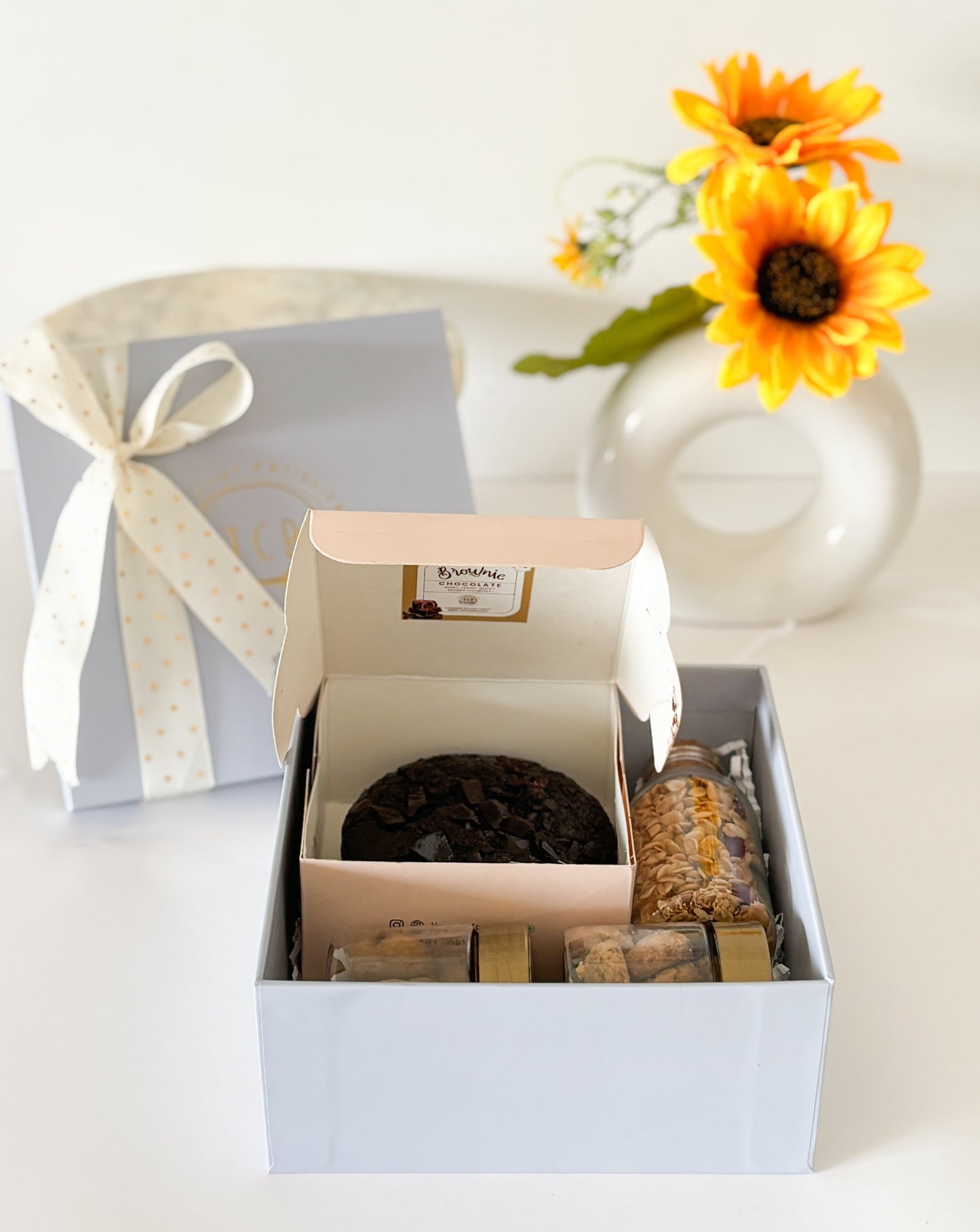 MEDIUM BOX HAMPER