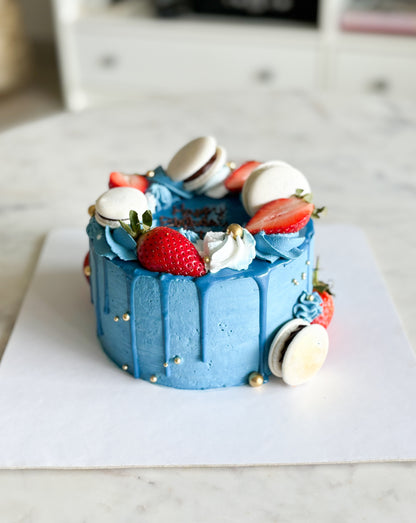 MINIMALISTIC BIRTHDAY CAKES