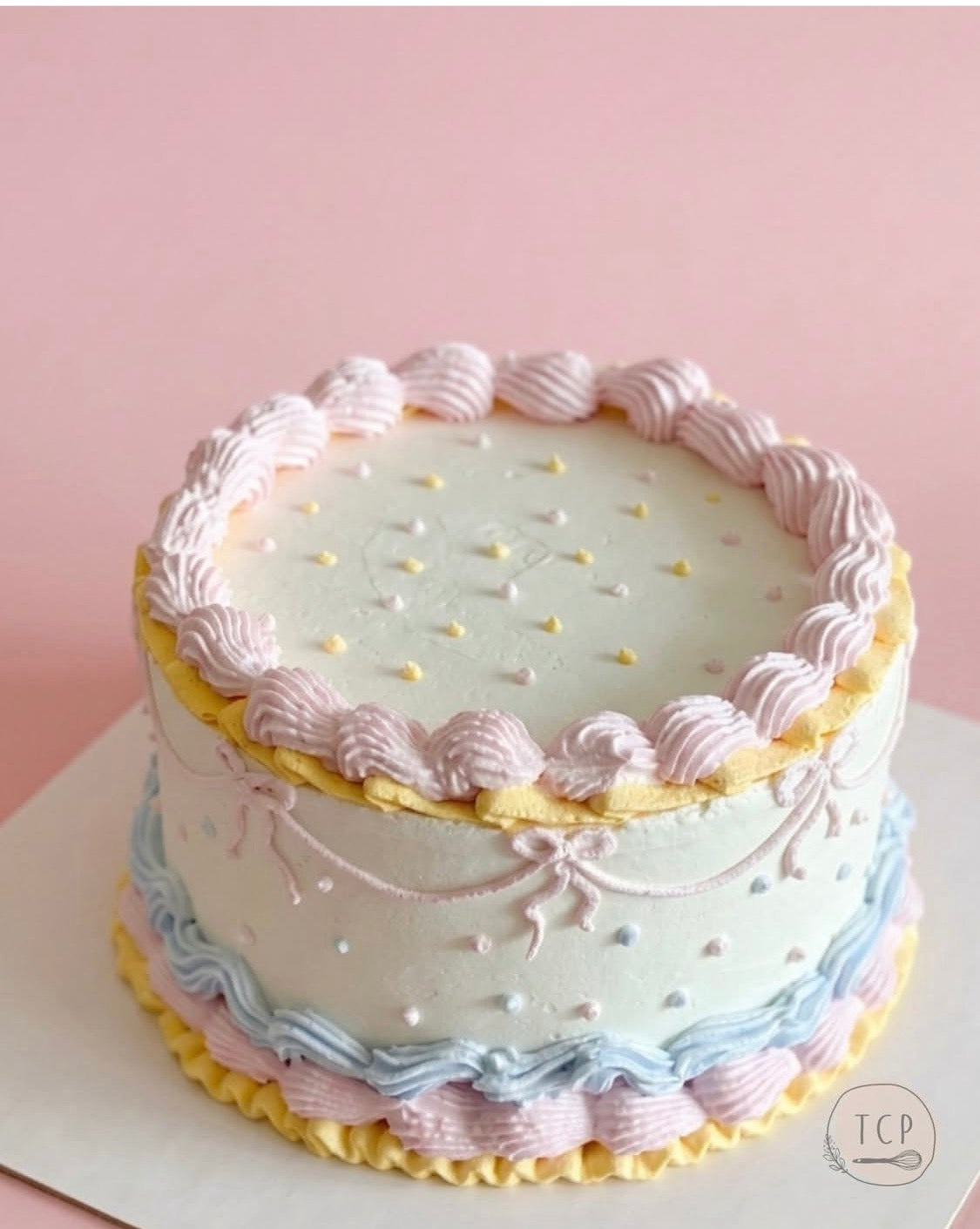 MINIMALISTIC BIRTHDAY CAKES